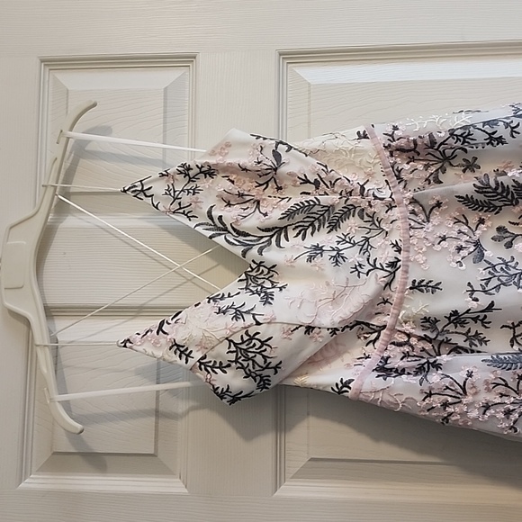 I.N. Embroidered  hi-lo delicately  beautiful dress formal or prom ready - Picture 4 of 13